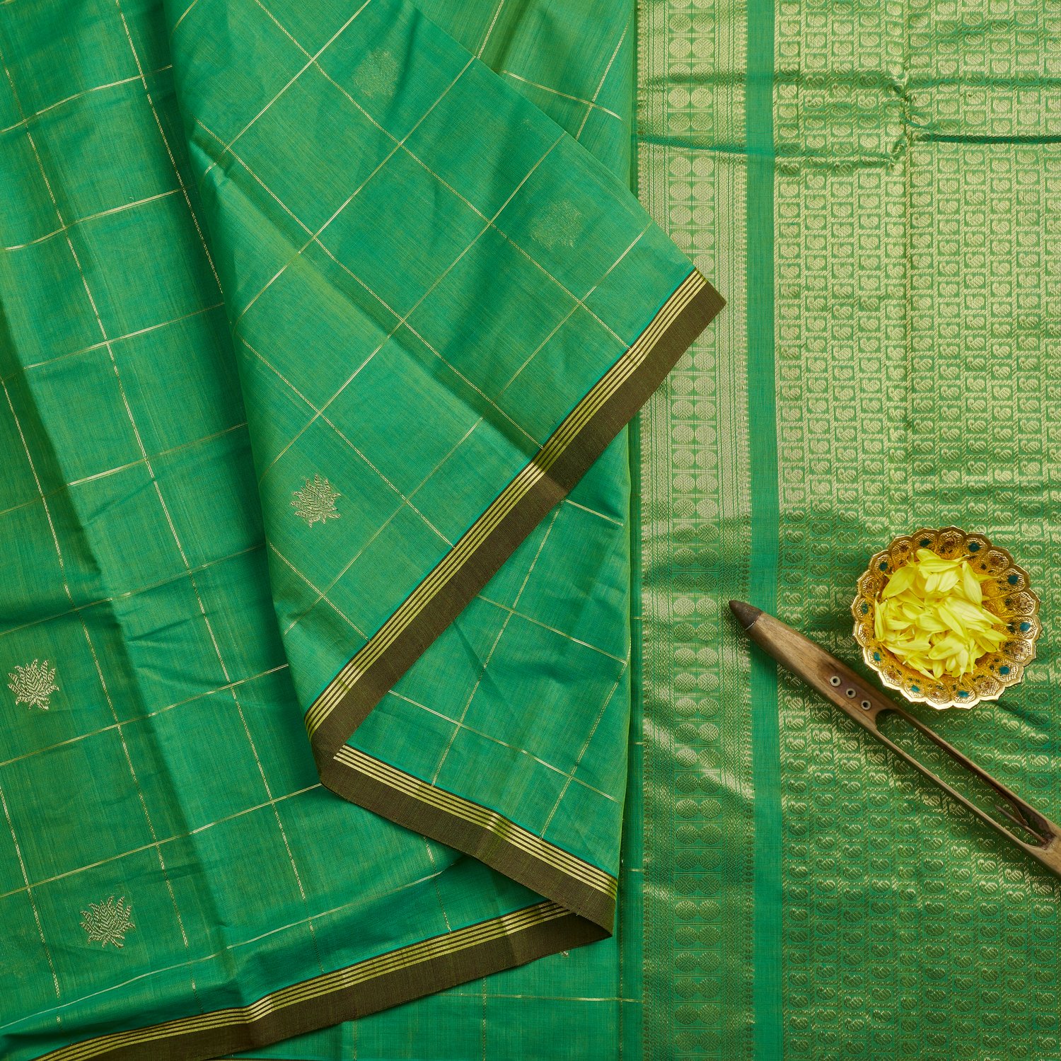 emerald-green-kanjivaram-rich-cotton-saree-with-olive-green-selvage Emerald Green Kanjivaram Rich Cotton Saree with Olive Green Selvage - Image 1